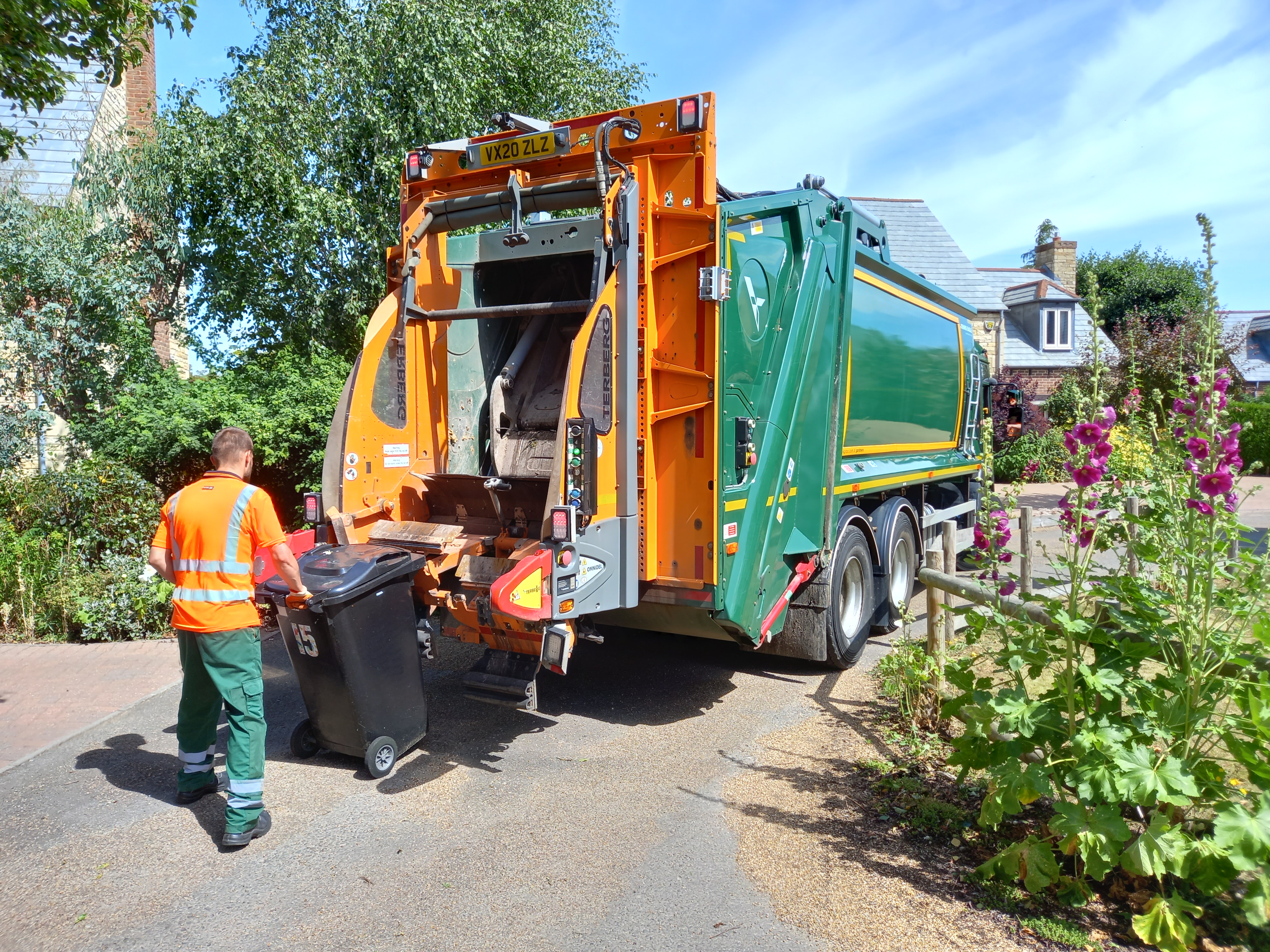 SKDC bin lorry